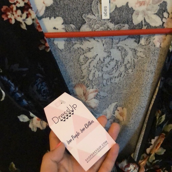 Cute top! - Picture 3 of 4